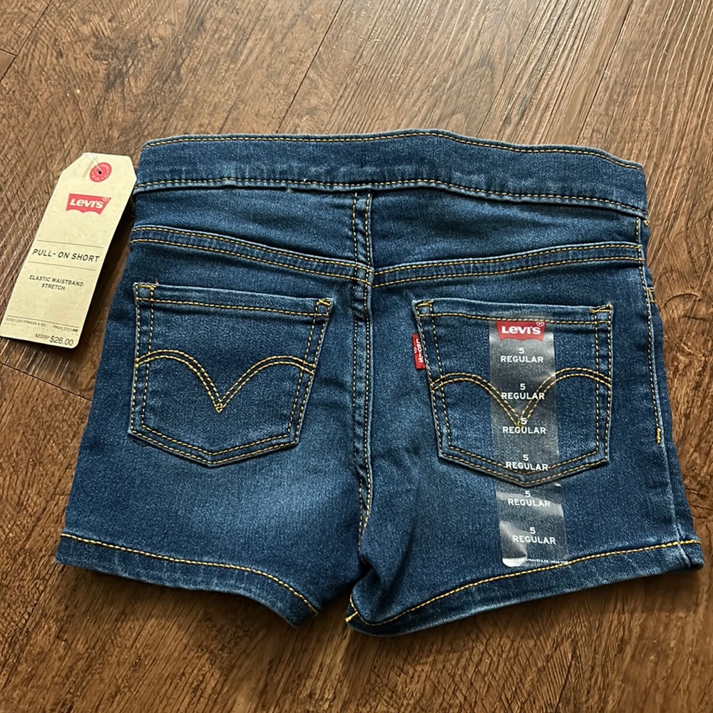 Levi’s pull on short nwt